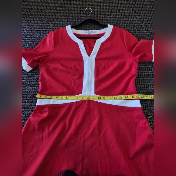 Elegant Red and White Dress - Picture 7 of 7